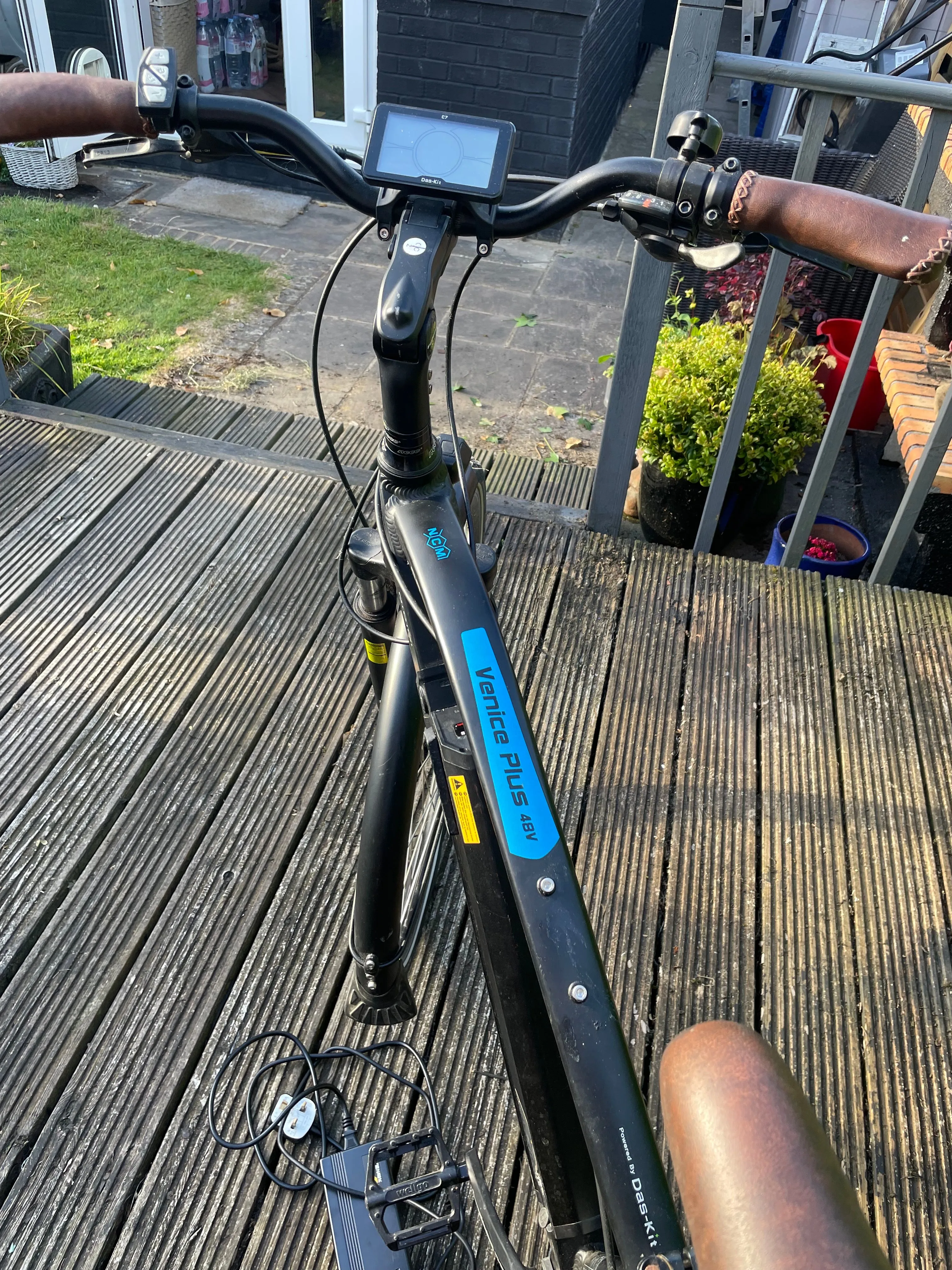 Ϟ NCM Venice Plus Trekking E-Bike 2022