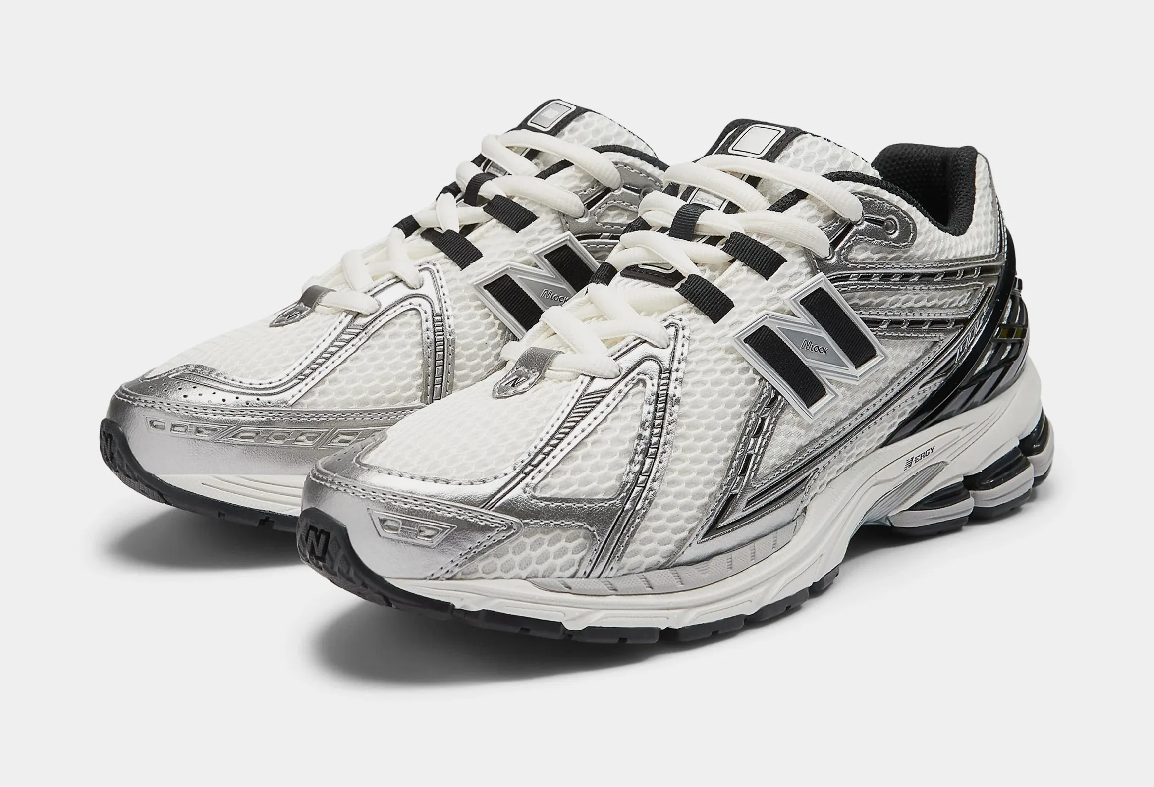 1906R Mens Running Shoes (Silver Metallic/Black/Sea Salt)