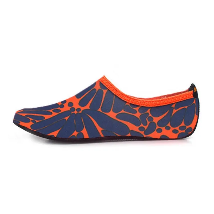 3mm Non-slip Rubber Embossing Texture Sole Figured Diving Shoes and Socks, One Pair, Size:M (Orange)