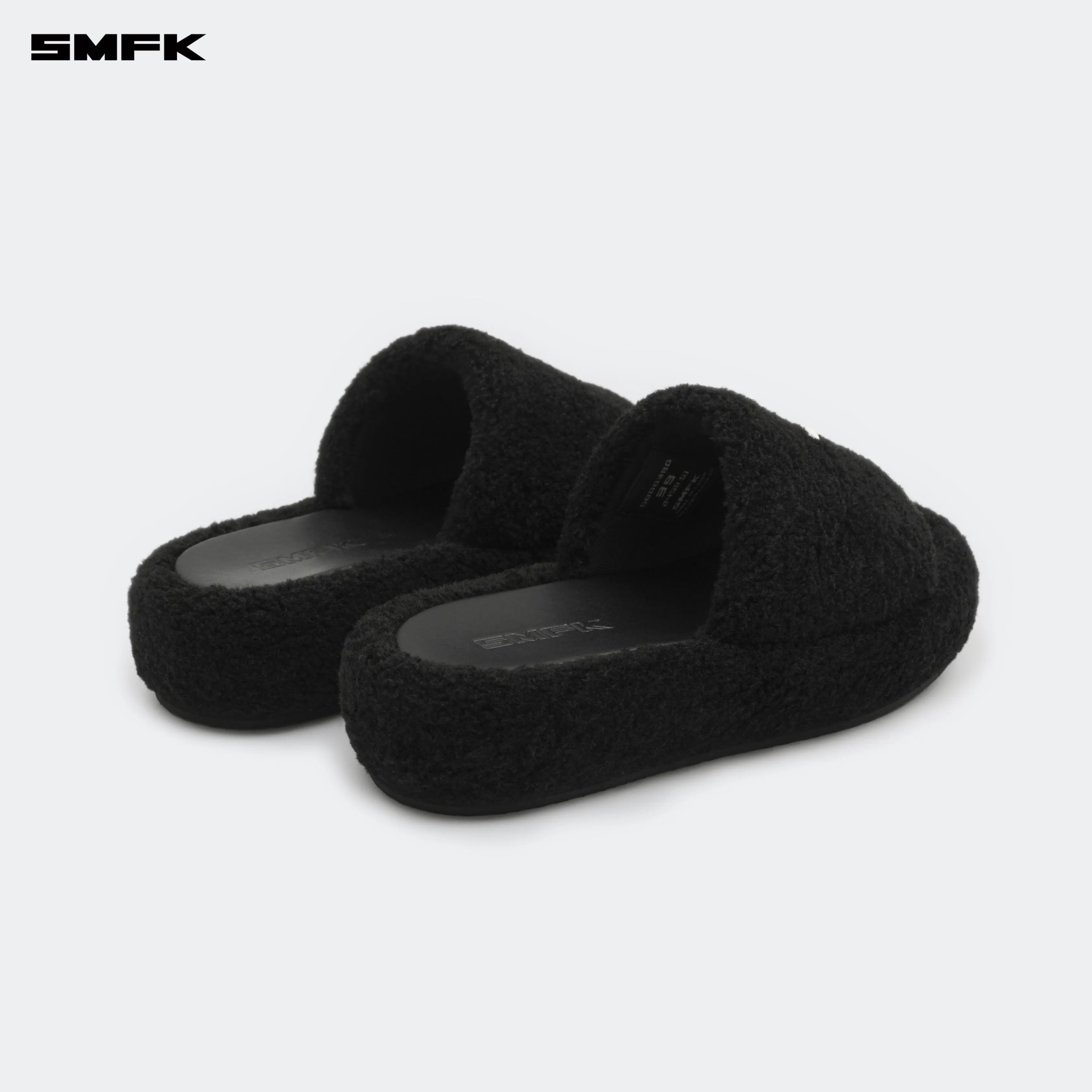 COMPASS WOOLLY Classic Furry Slipper In Black