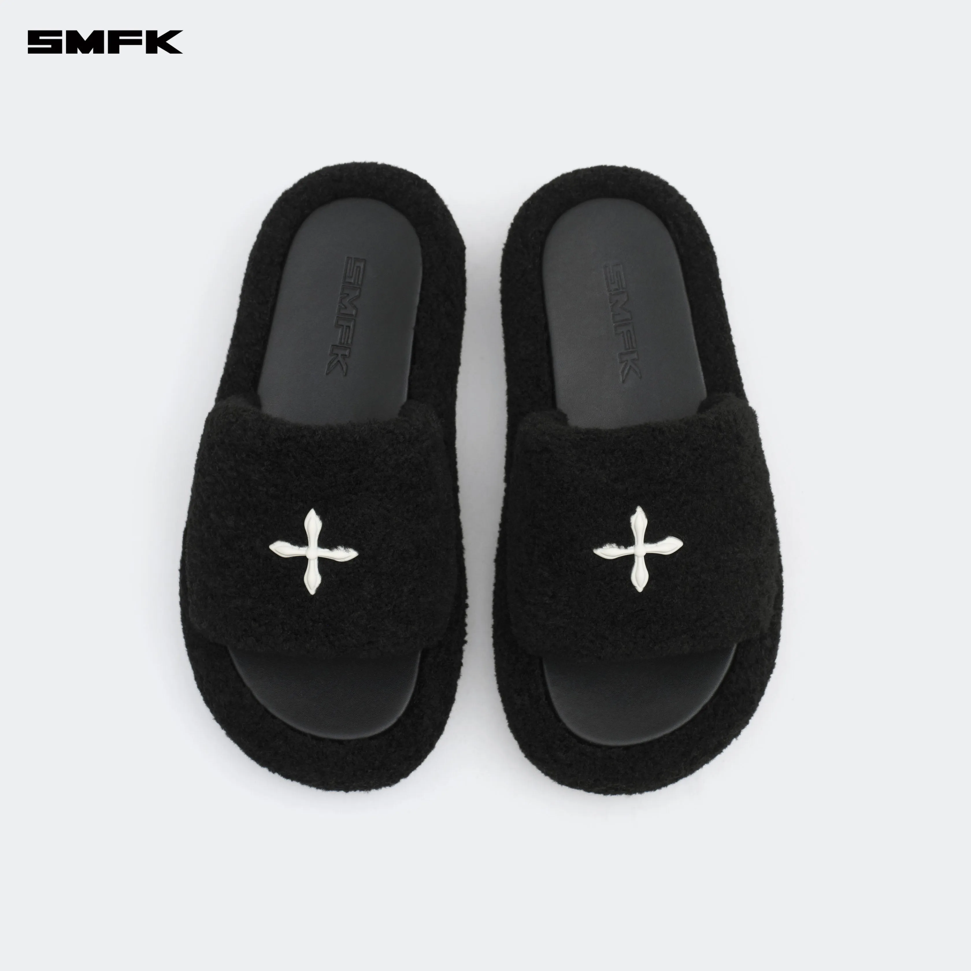 COMPASS WOOLLY Classic Furry Slipper In Black