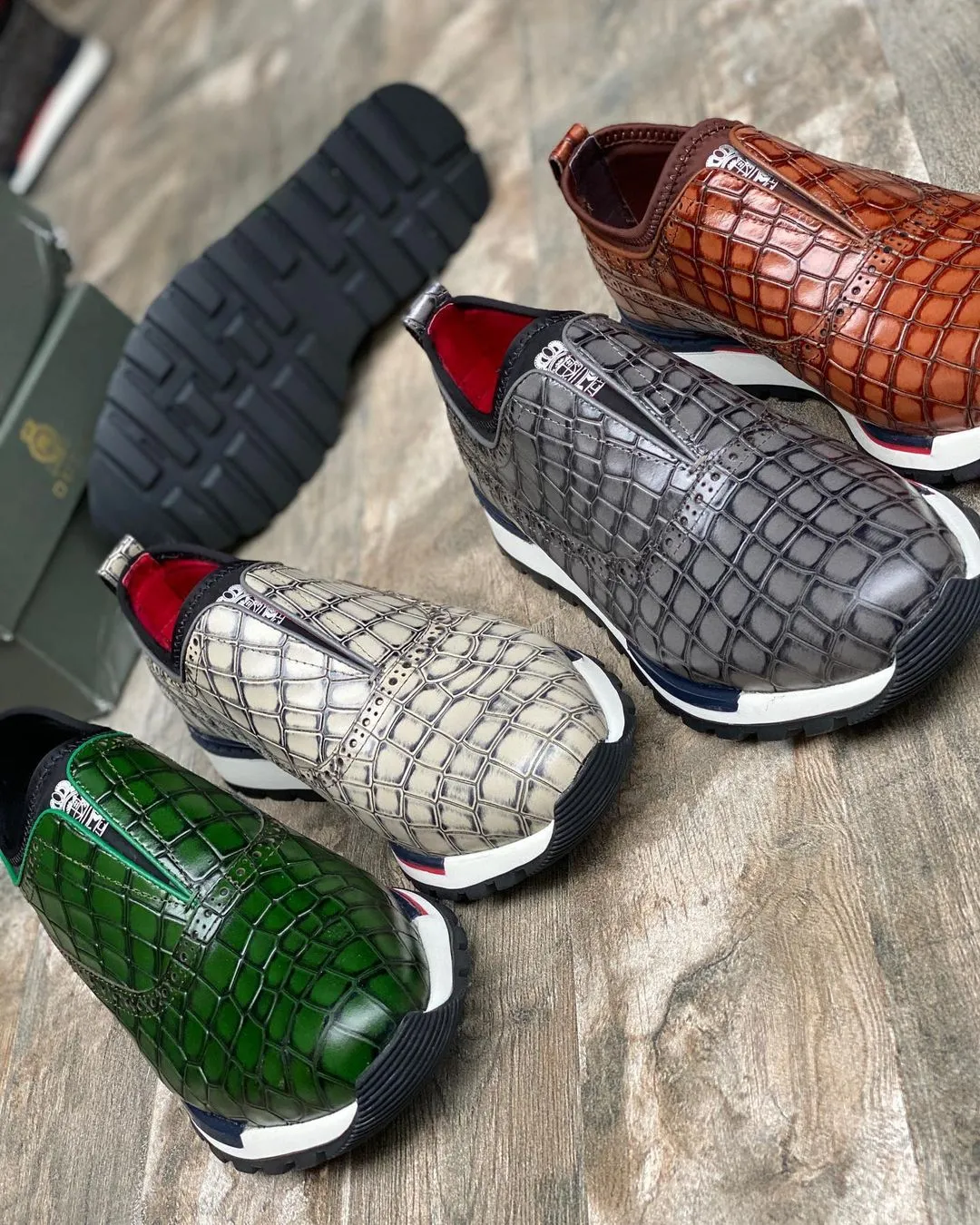 CROC PRINT SPORTS SHOE