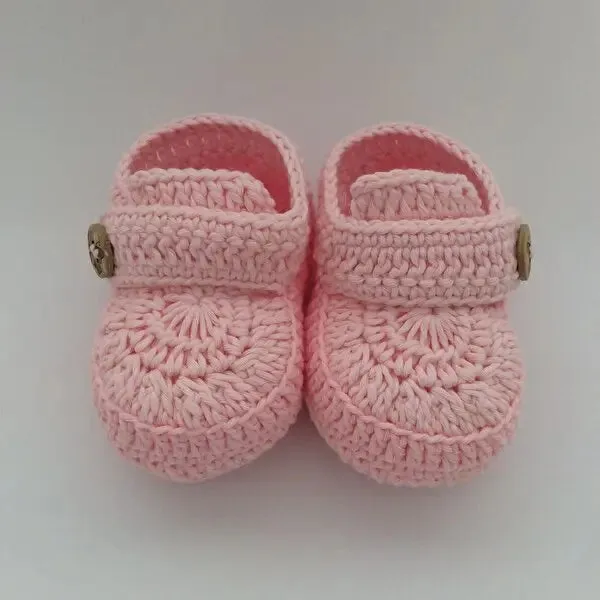 Crochet Baby Booties Pink