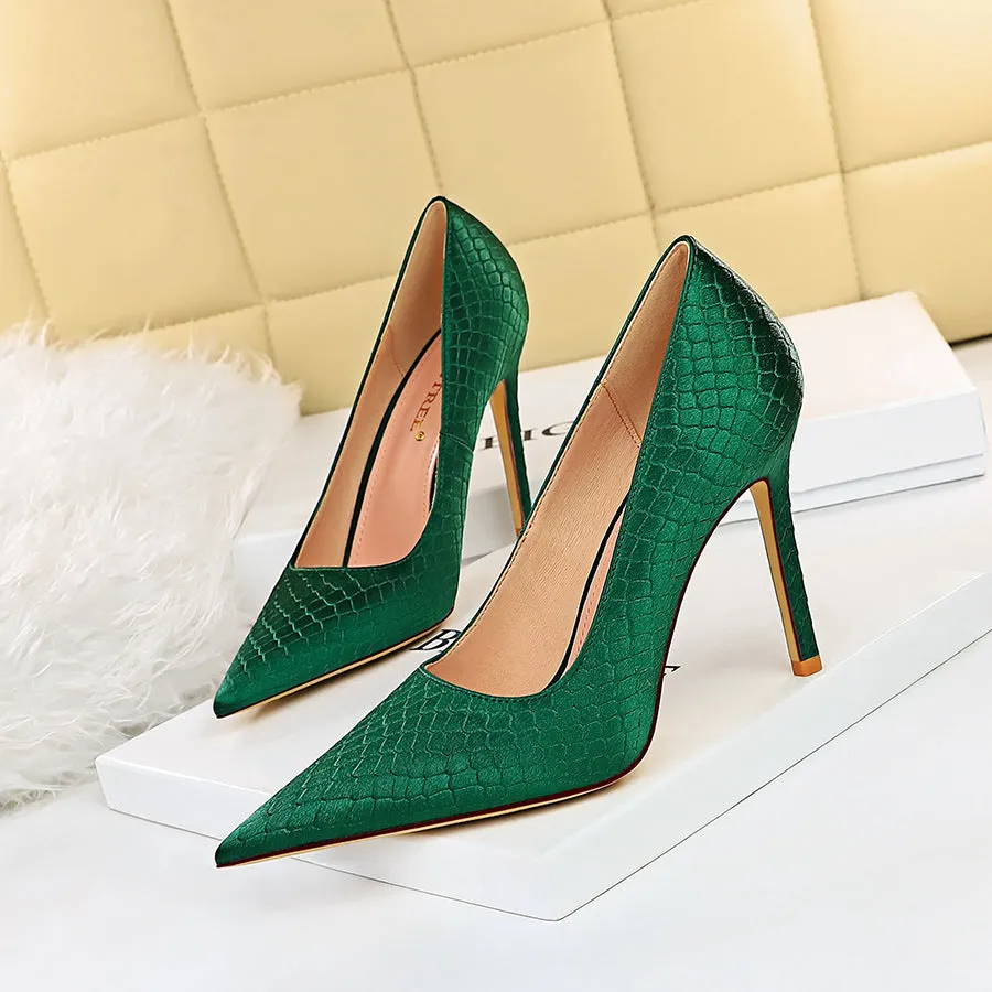 Fashionable Slimming Fish Scale Satin Pointed High Heels Shoes