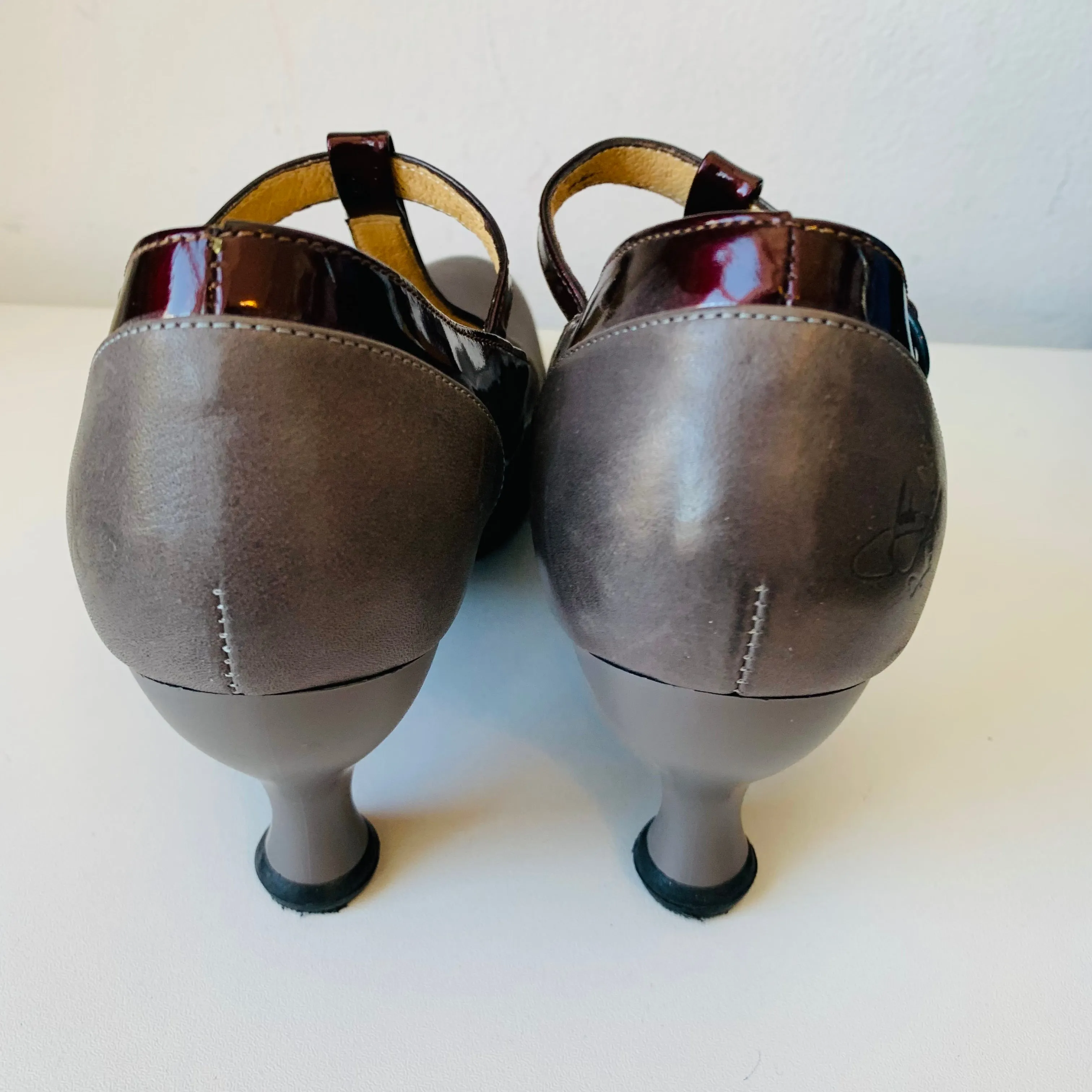 John Fluevog Bellevue Laura Evans Grey & Burgundy Fun Heeled Mary Janes Size 9