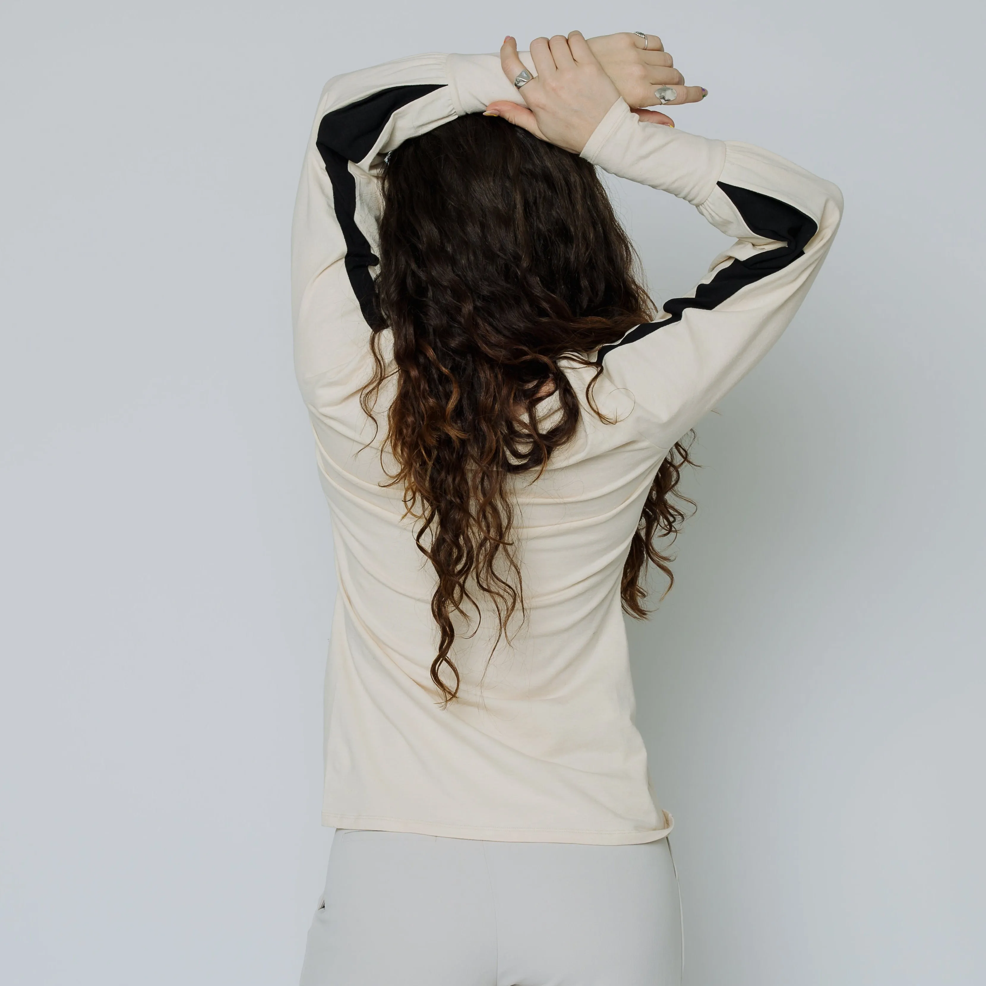 Lou V-neck Top (White / Black)