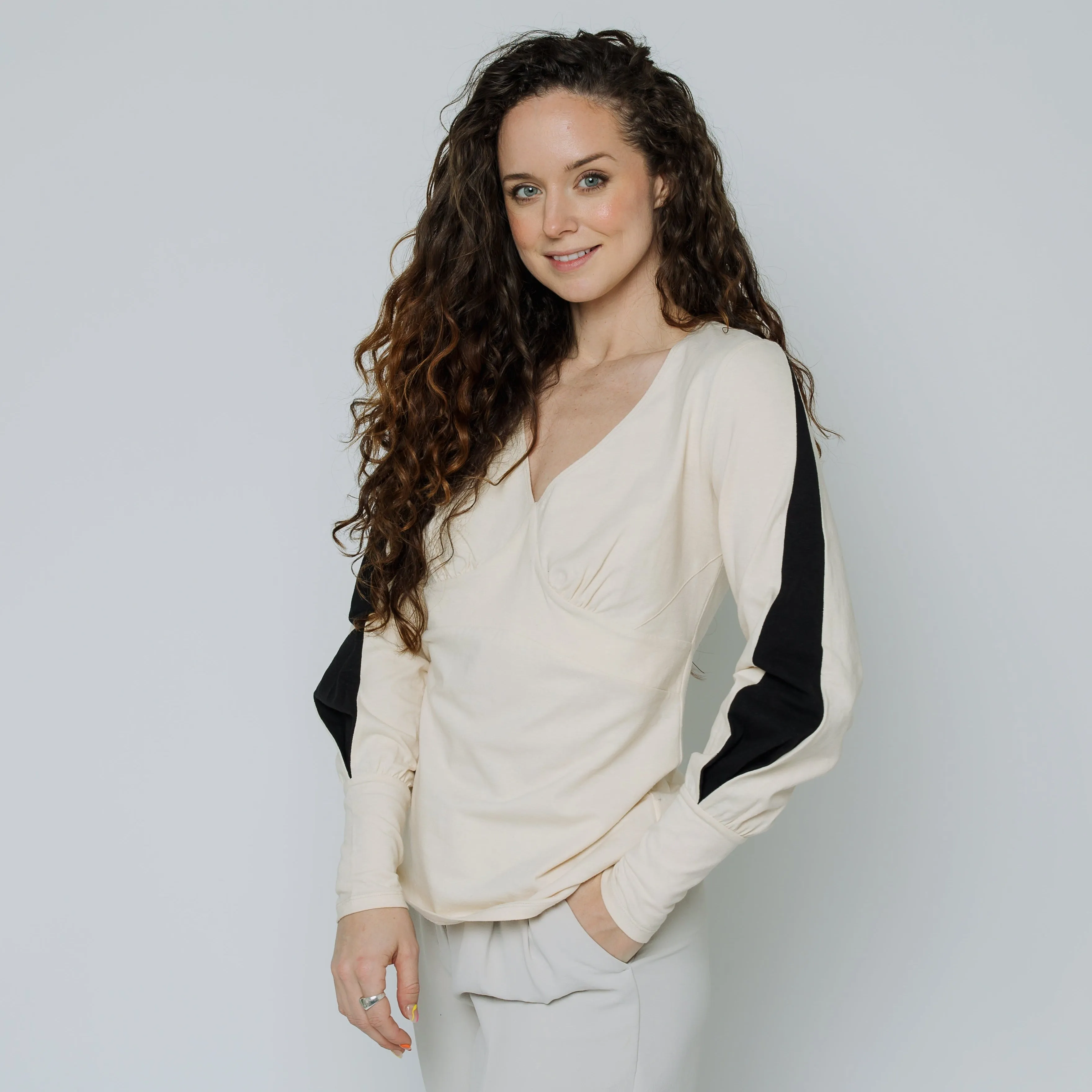 Lou V-neck Top (White / Black)