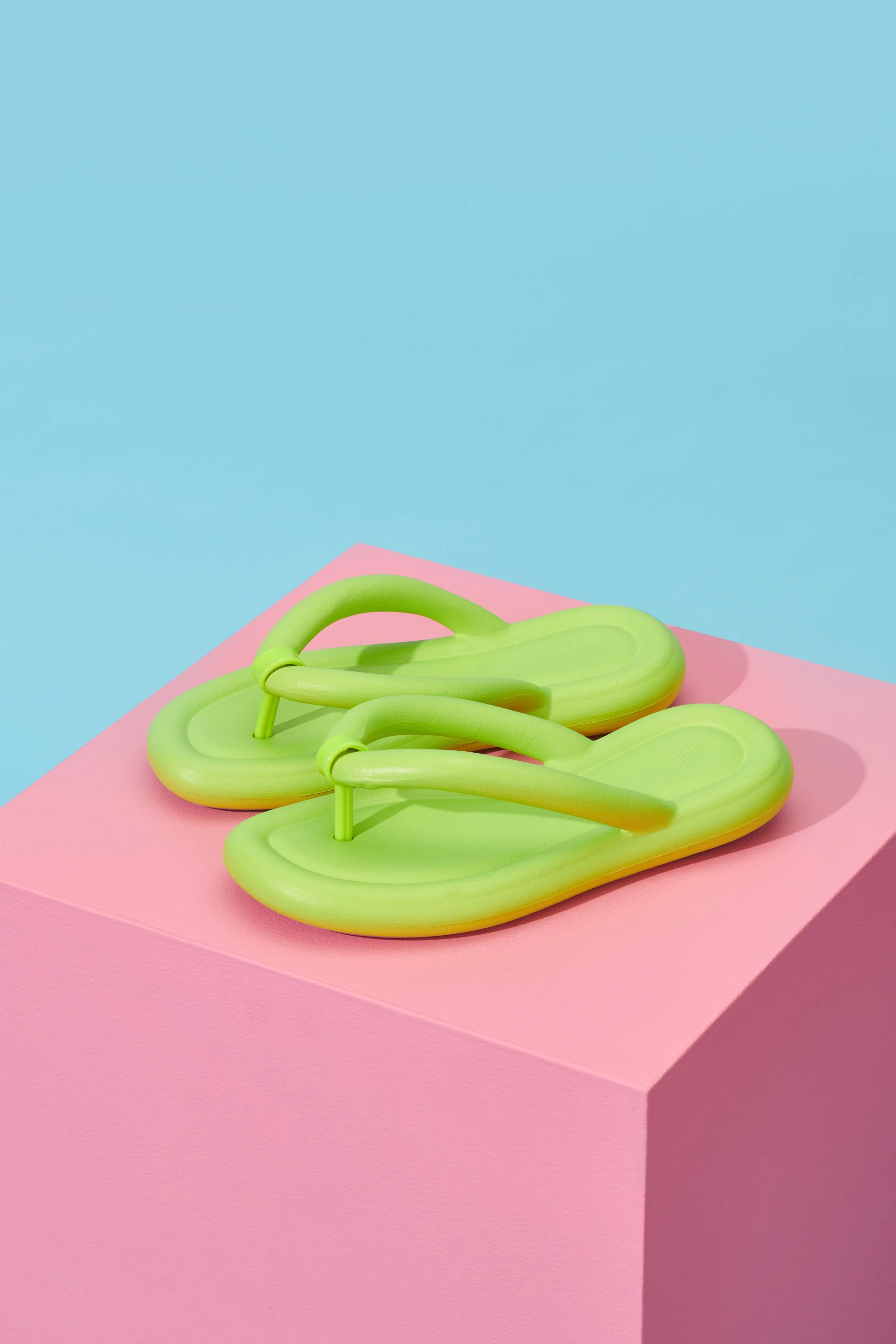 MELISSA FLIP FLOP FREE AD
