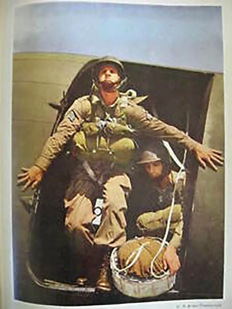 Original U.S. WWII Airborne Parachute Pigeon Cage Drop Cage Basket with Parachute and Accessories