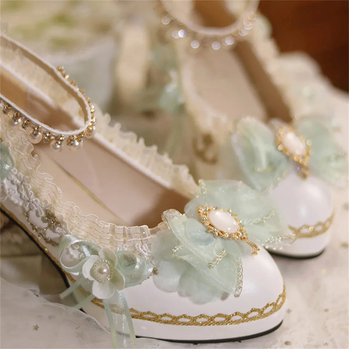 Sohiwoo French Vintage Lolita Girls Shoes Elegant Tea Party Palaca Ribbon Bowknot Pearls Gems Lace Pointed Sandals 5-6cm High Heeled